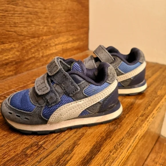 PUMA Baby Runners Size 6, 2 Pairs (Black Ones Fits Like a 5) - Picture 3 of 7